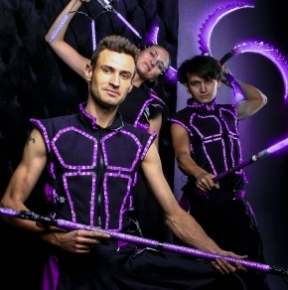 Scorpius - Всё та же, крутая шоу-программа Obsidian в волшебно-фиолетовом свете, но уже адаптирована под площад