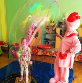 Шоу Мыльных Пузырей - Шоу "Mini мыльных пузырей" (человек в пузыре) - это яркое, завораживающее зрелище, не оставляющее ра
