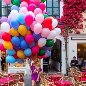 Воздушные шары - Оформление воздушными шарами детского праздника.
Фигуры из шаров: сердца, кольца, детские фигуры. 
